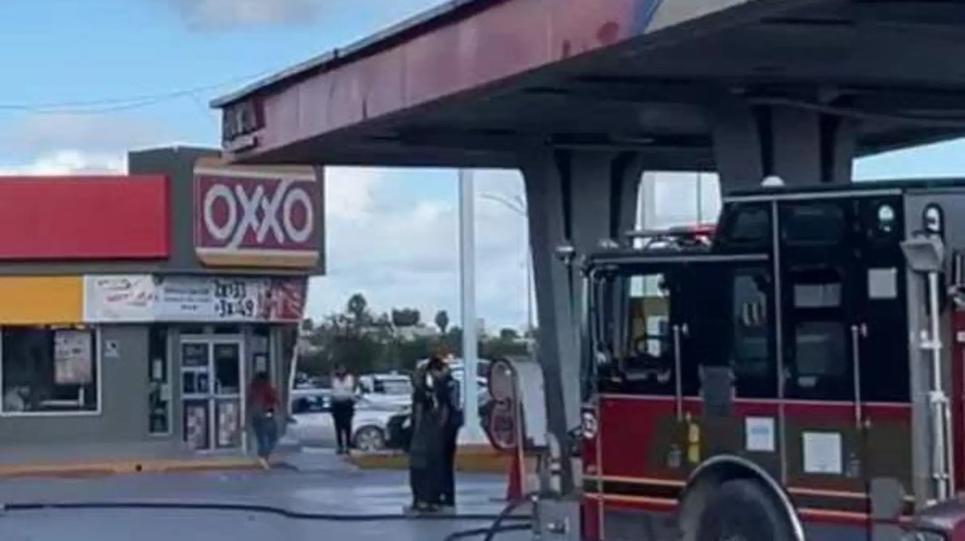 Se encontraba una pipa abasteciendo combustible